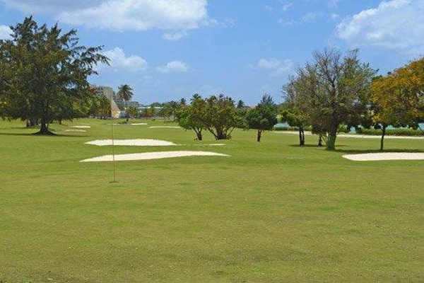 golf in sxm during vation rentals at the hills residence simpson bay sint Maarten